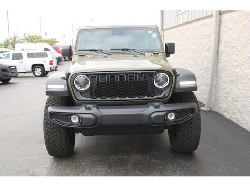 Used 2025 Jeep Wrangler Unlimited Sport image 11