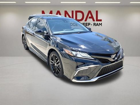 Used 2024 Toyota Camry XSE FWD image 3