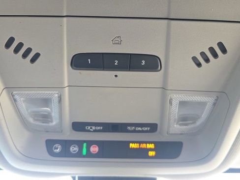 Used 2019 Chevrolet Equinox Premier image 23