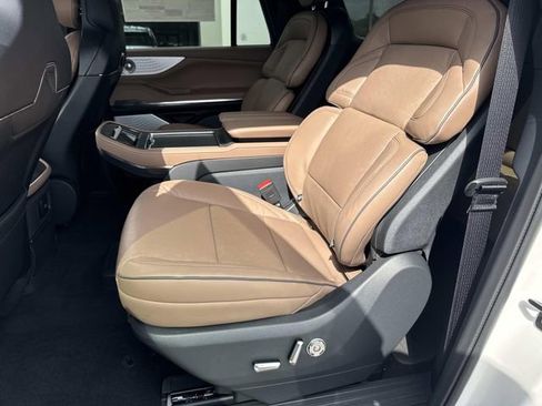New 2026 Lincoln Navigator L Black Label AWD/4WD image 17
