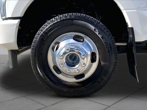 Used 2022 Ford F350 Platinum w/ FX4 Off-Road Package AWD/4WD image 10