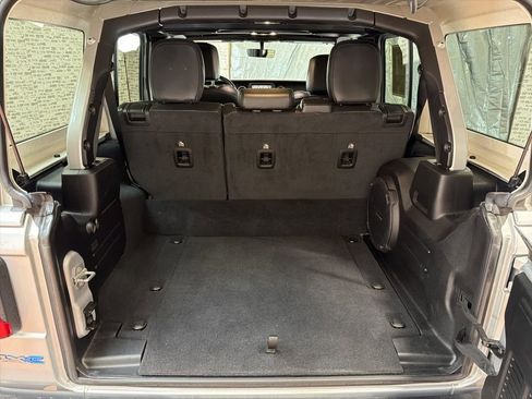 Used 2022 Jeep Wrangler Unlimited Sahara w/ Cold Weather Group image 13