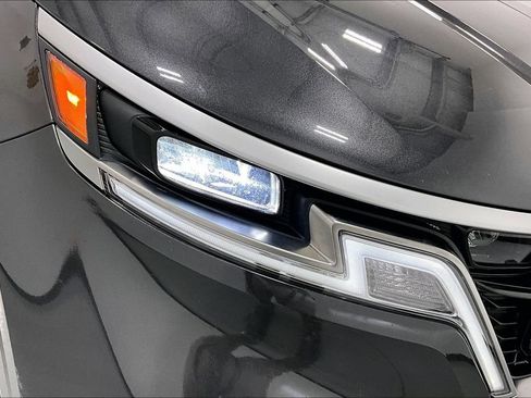 Used 2024 Kia Carnival LX FWD image 31