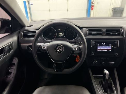 Used 2018 Volkswagen Jetta S w/ Cold Weather Package FWD image 11