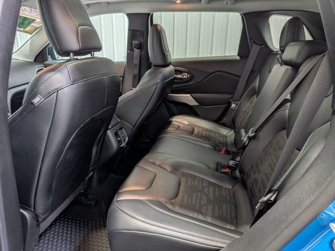 Used 2022 Jeep Cherokee Latitude w/ Sun & Sound Group AWD/4WD image 9