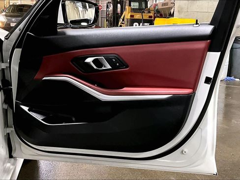 Used 2024 BMW 330i xDrive Sedan w/ Convenience Package image 22