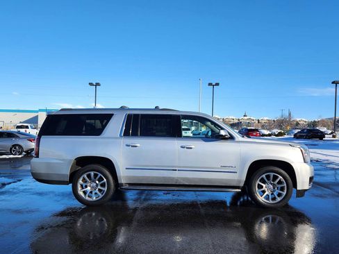 Used 2019 GMC Yukon XL Denali image 2