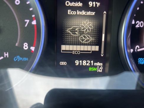 Used 2019 Toyota Highlander XLE image 19