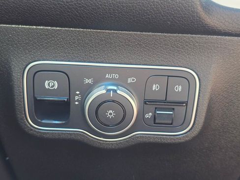 Used 2023 Mercedes-Benz GLB 250 image 34