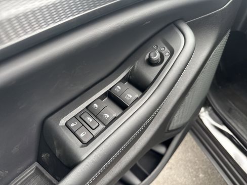 New 2025 Jeep Grand Cherokee Altitude image 16