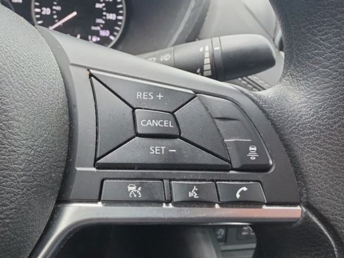Used 2025 Nissan Sentra SV FWD image 15