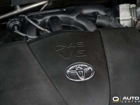 Used 2018 Toyota Highlander XLE image 12