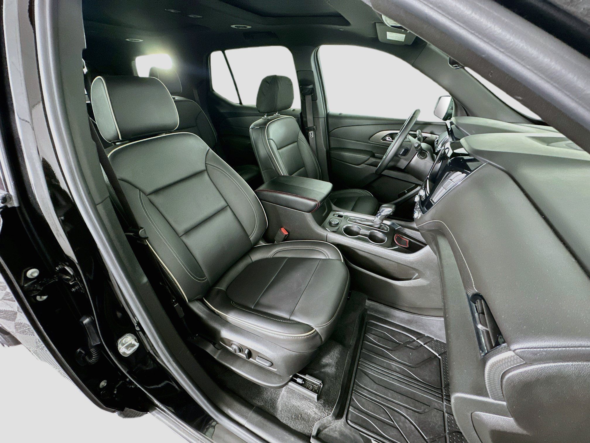 Used 2023 Chevrolet Traverse Premier w/ Redline Edition AWD/4WD image 35