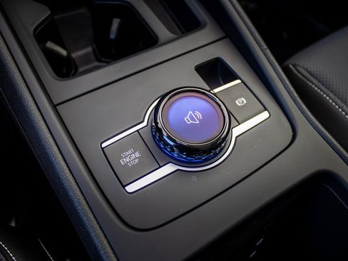 Certified 2025 Volkswagen Tiguan SE image 38