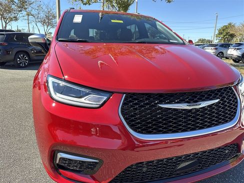 New 2026 Chrysler Pacifica Pinnacle image 9