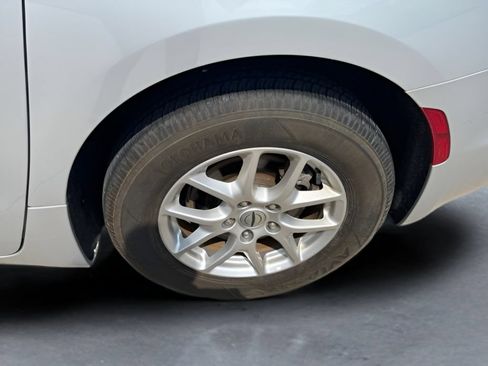 Used 2024 Chrysler Pacifica Touring-L FWD image 31
