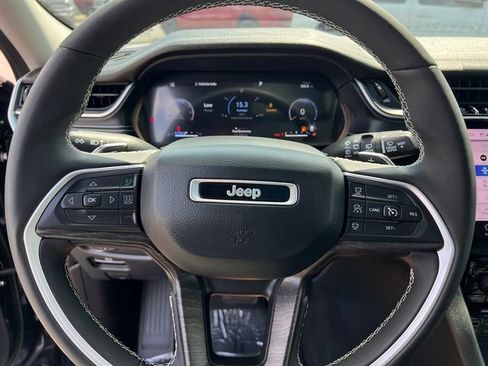Used 2023 Jeep Grand Cherokee L Limited w/ Luxury Tech Group II AWD/4WD image 15