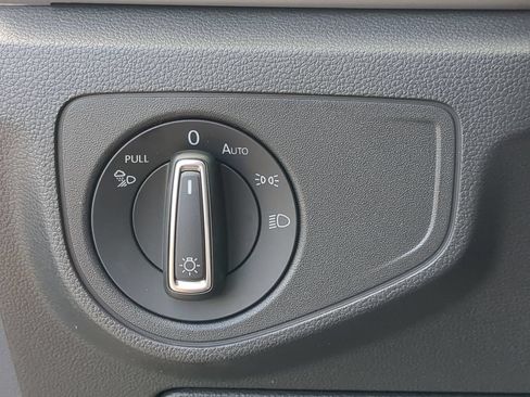 Certified 2023 Volkswagen Atlas Cross Sport SE FWD image 28