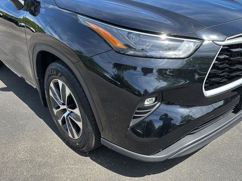 Used 2022 Toyota Highlander XLE AWD/4WD image 9
