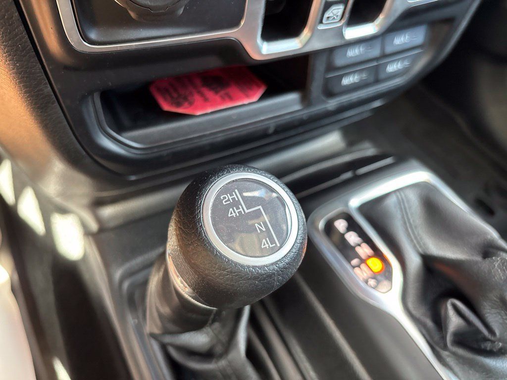 Used 2023 Jeep Gladiator Sport AWD/4WD image 45