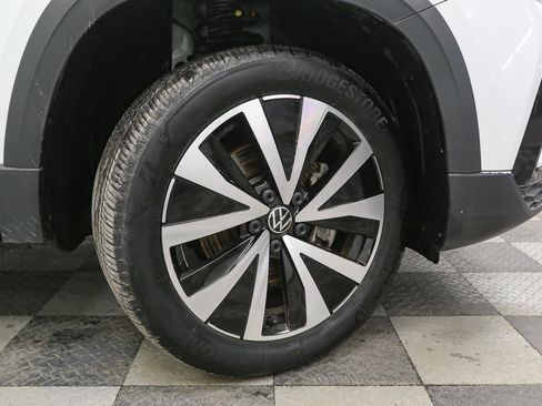 Certified 2023 Volkswagen Taos SE w/ Panoramic Sunroof Package image 16