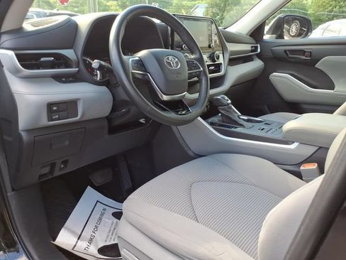 Used 2020 Toyota Highlander LE AWD/4WD image 11