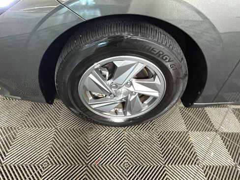 Certified 2024 Hyundai Elantra SE FWD image 11