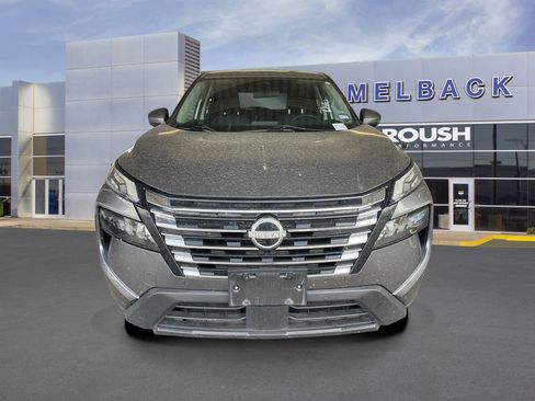 Used 2024 Nissan Rogue SV image 3