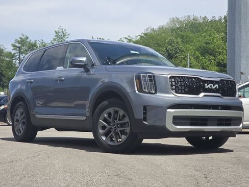 Used 2024 Kia Telluride LX FWD image 2