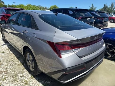 Used 2025 Hyundai Elantra SE FWD image 7