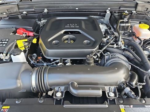 Used 2025 Jeep Wrangler Sport image 30