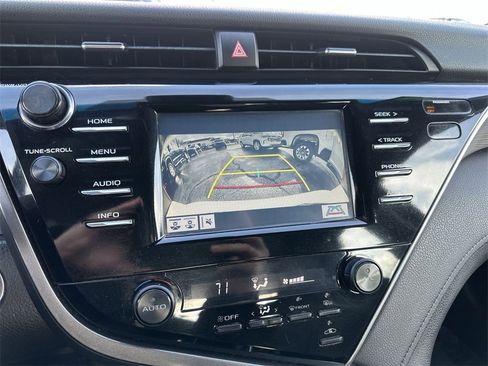 Used 2018 Toyota Camry SE image 17