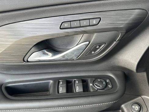 Used 2024 GMC Terrain SLT image 11