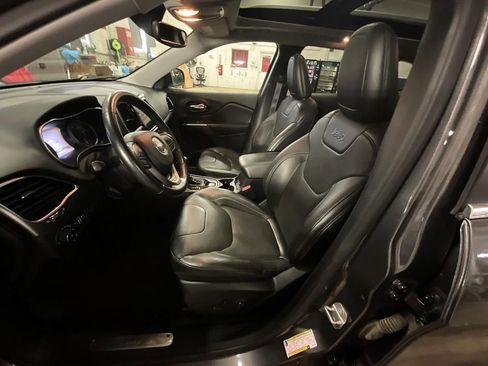 Used 2020 Jeep Cherokee Limited image 4