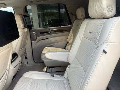 Used 2021 Cadillac Escalade Premium Luxury Platinum AWD/4WD image 13