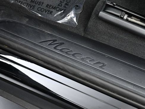 Certified 2026 Porsche Macan AWD/4WD image 27