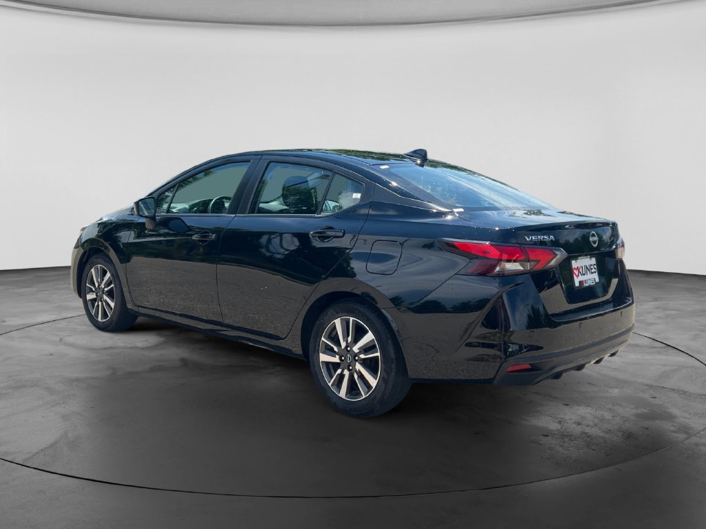 Used 2025 Nissan Versa SV FWD image 5
