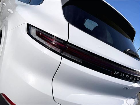 Used 2024 Porsche Cayenne image 31