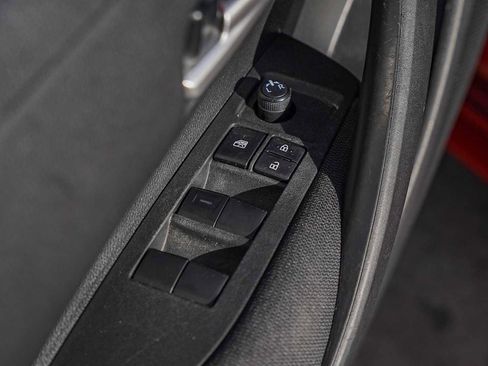 Used 2021 Toyota Corolla LE image 24