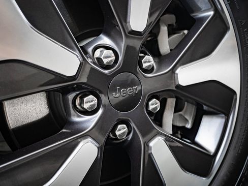 Used 2023 Jeep Grand Cherokee 4WD 4xe image 8