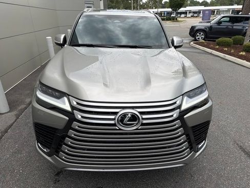 Used 2025 Lexus LX 700h Luxury AWD/4WD image 8