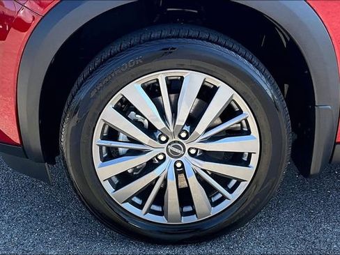 Certified 2025 Nissan Pathfinder SL w/ SL Premium Package FWD image 31