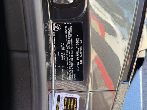 Used 2020 Lamborghini Huracan EVO image 24