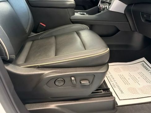 Used 2024 GMC Yukon XL SLT w/ SLT Luxury Package AWD/4WD image 20