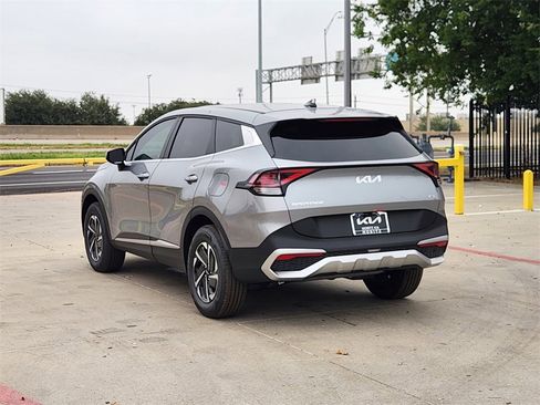New 2025 Kia Sportage LX image 4
