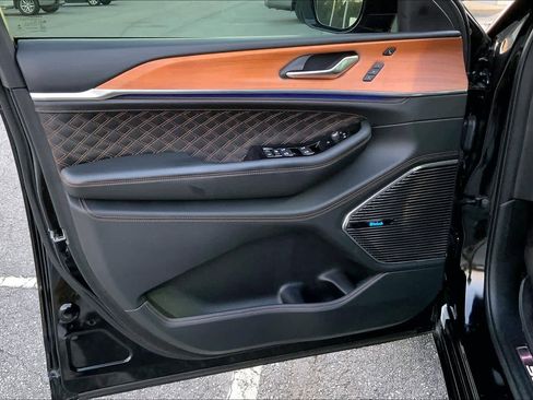 Used 2023 Jeep Grand Cherokee Summit image 22