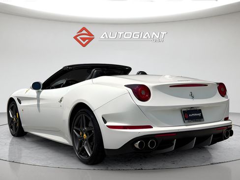 Used 2015 Ferrari California T RWD image 14