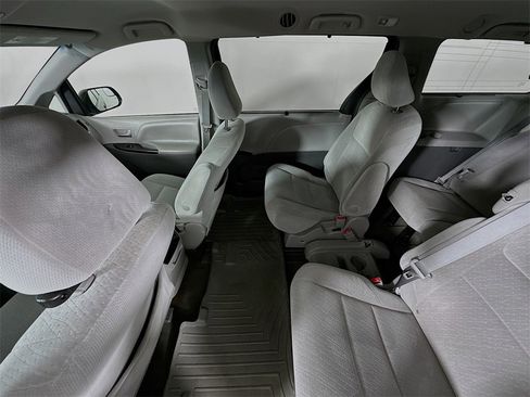 Used 2015 Toyota Sienna LE image 20