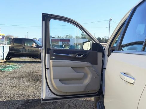 Used 2023 GMC Yukon XL Denali image 15