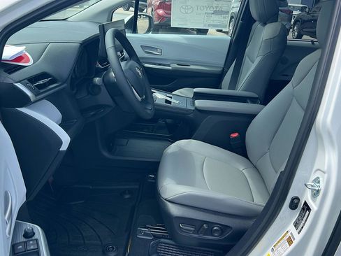 New 2026 Toyota Sienna XLE image 10